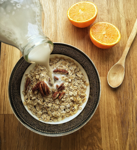 How to Make Oatmeal With Almond Milk in Microwave