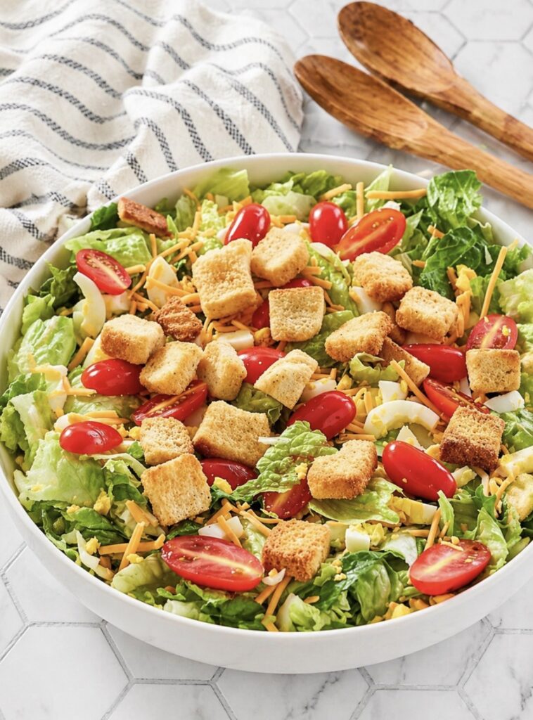 Copycat Texas Roadhouse House Salad (With the Famous Croutons)