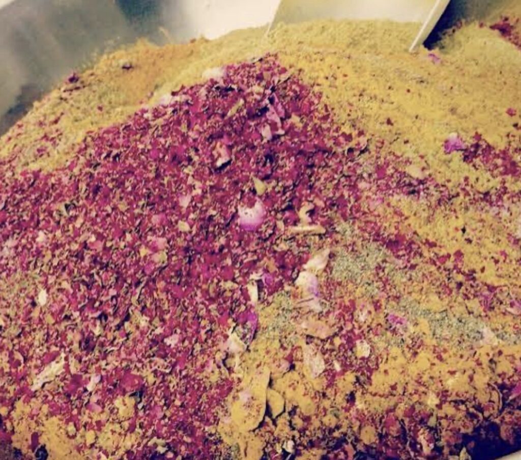 8 Spice Combinations That Transform Cheap Ingredients Into Something That Tastes Like You Studied Abroad 5 Persian Advieh