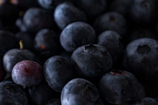 7 Produce Safety Habits to Build Into Your Routine That Will Protect You Long After the Cyclospora Outbreak Ends 4 Berries