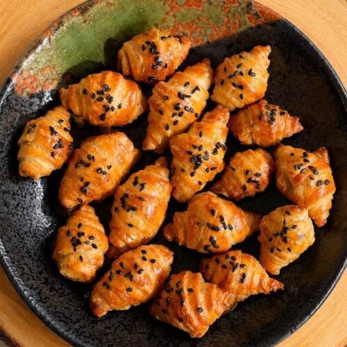 Air Fryer Scallion Pancake Croissants (Viral 3-Ingredient Recipe) 1 Golden air fryer scallion pancake croissants topped with sesame seeds