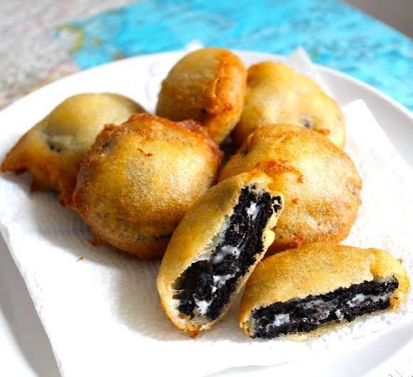 Deep-fried Oreos dusted with powdered sugar