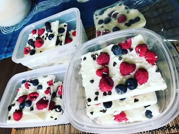 Greek yogurt dark chocolate bark with fresh berries